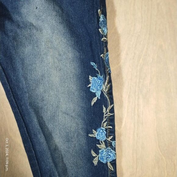 Blue Floral Eize 26/27 Acid Wash Dark Jeans Size Small - Picture 8 of 11